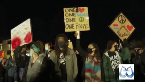 Police use tear gas to disperse BLM protesters at Brooklyn Center Police station