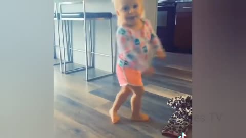 Funny Babies Dancing to their favorite Songs.😊