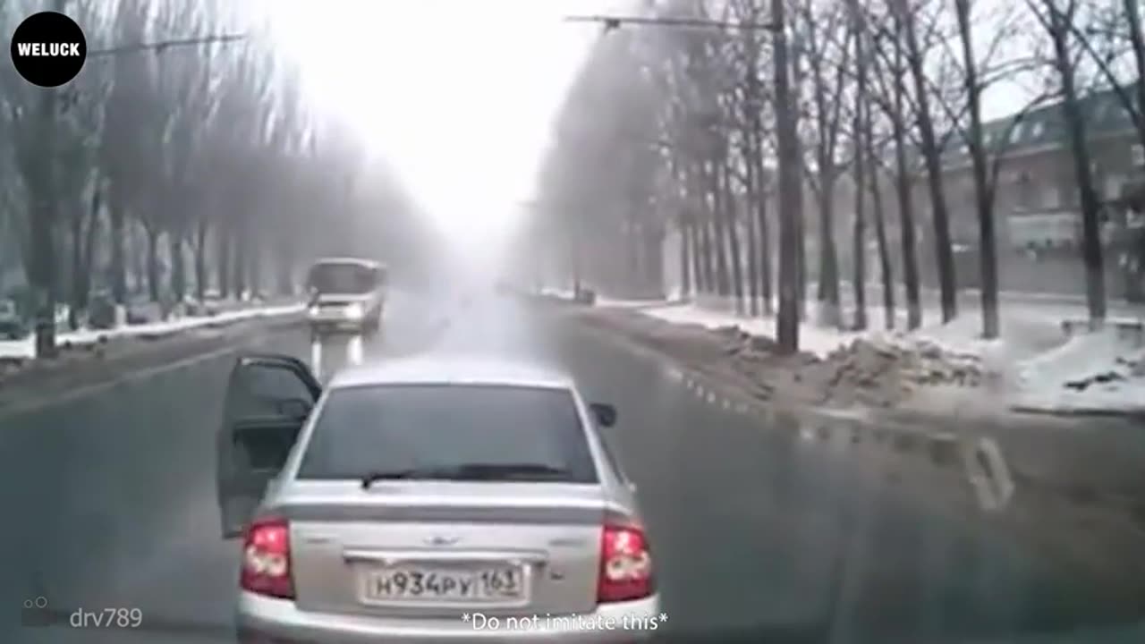 SHOCKING Car Crashes Moments Video On The Road You Wouldn't Believe