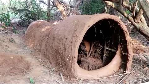 Off The Grid:They Build An Underground Swimming Pool!Can You Build It With Just Grass And Mud?!!