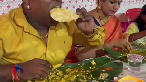 Funny clips..how man eating on camera 😂 😂