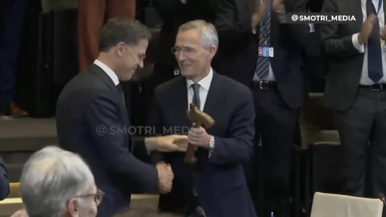 🌐Jens Stoltenberg heeft op 1 oktober 2024 de bevoegdheden van secretaris-generaal van de NAVO officieel overgedragen aan Mark Rutte.