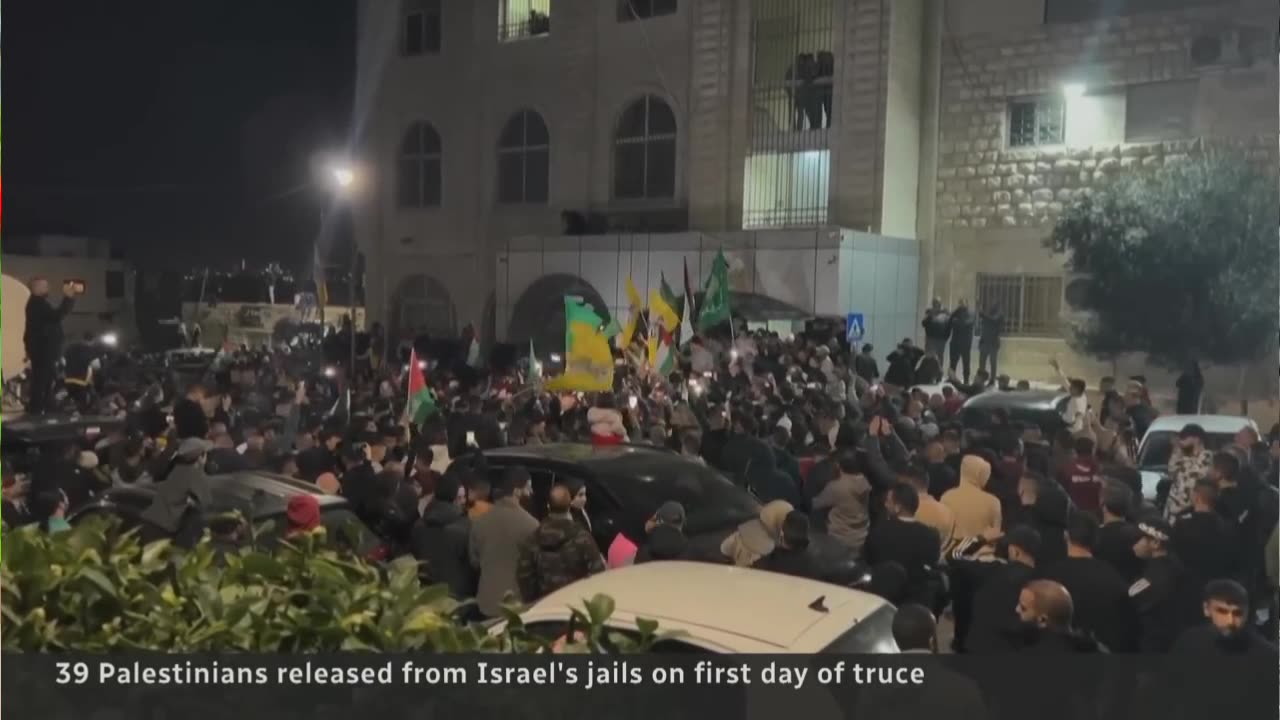 Palestinians mark releas of 24 women,15 teenage boys from israel prison