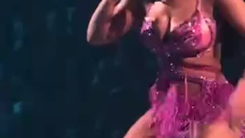 Megan twerking on stage..🤨