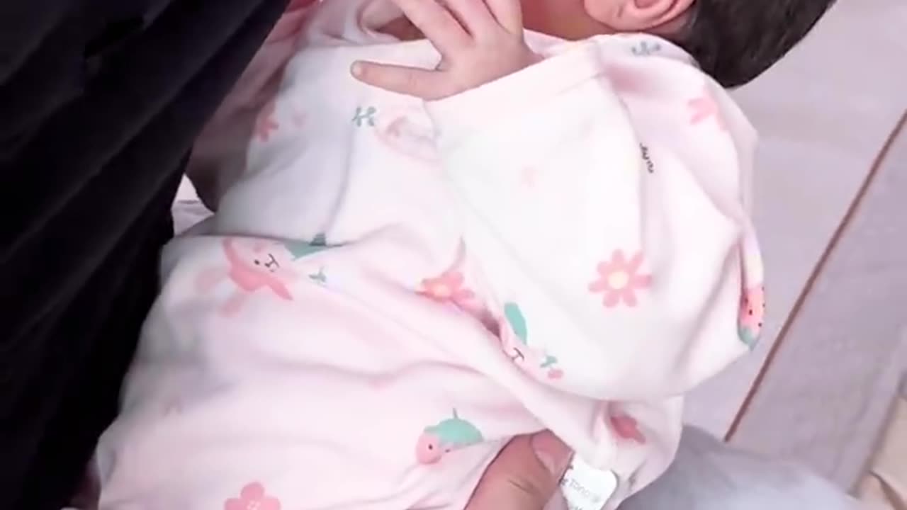 Baby feeding father #rumble #viralvideo #downltrump