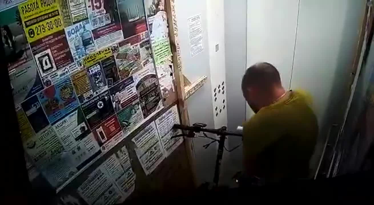 Electric bike battery explodes in the elevator