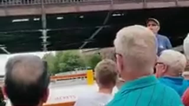 Reflects its surroundings