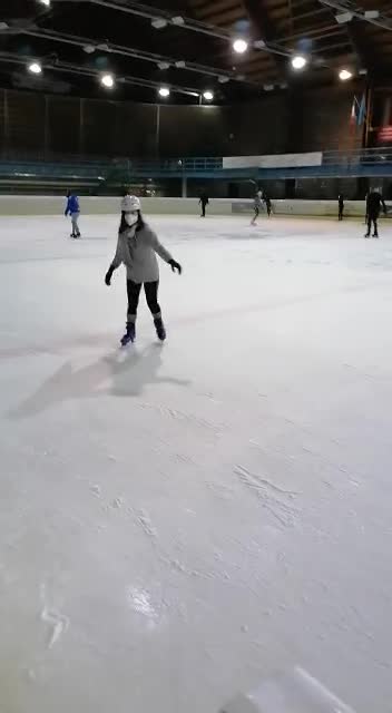 Learning to ice skate from 0 - day 4