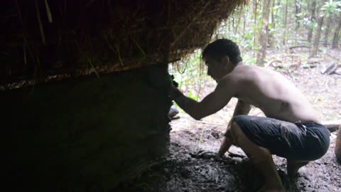 ⚒ BUSH TUCKER MAN 🤠 Episode 23 💪 Robbo Da Yobbo - Bush Tucker Man ：Grass thatch, Mud hut 🔥
