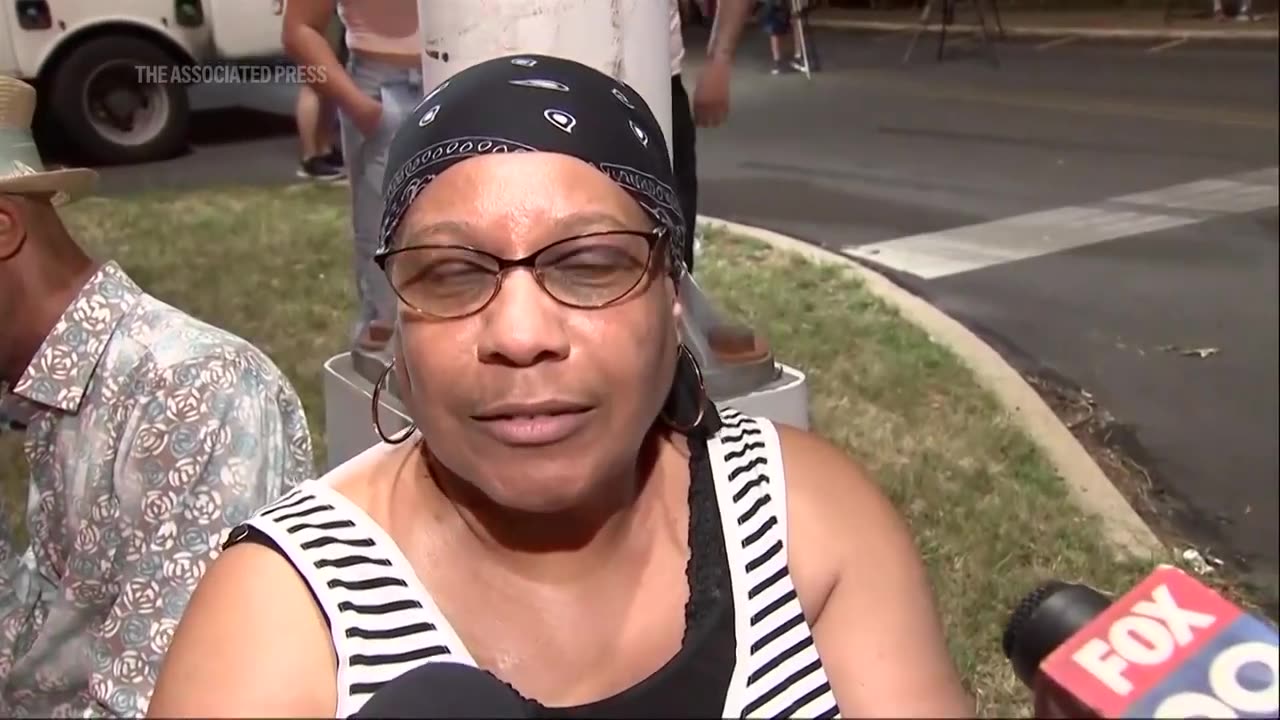 Residents react after huge apartment fire in Philadelphia.mp4