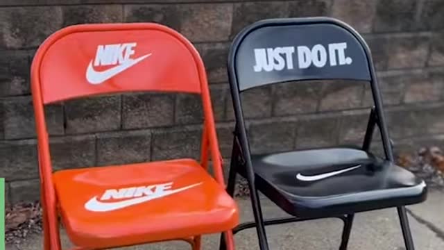 This lad's basketball-themed DIY creations are incredible... The arena chairs look class! 🏀🔥👏