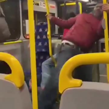 Irlanda | Adolescentes irlandeses atacados