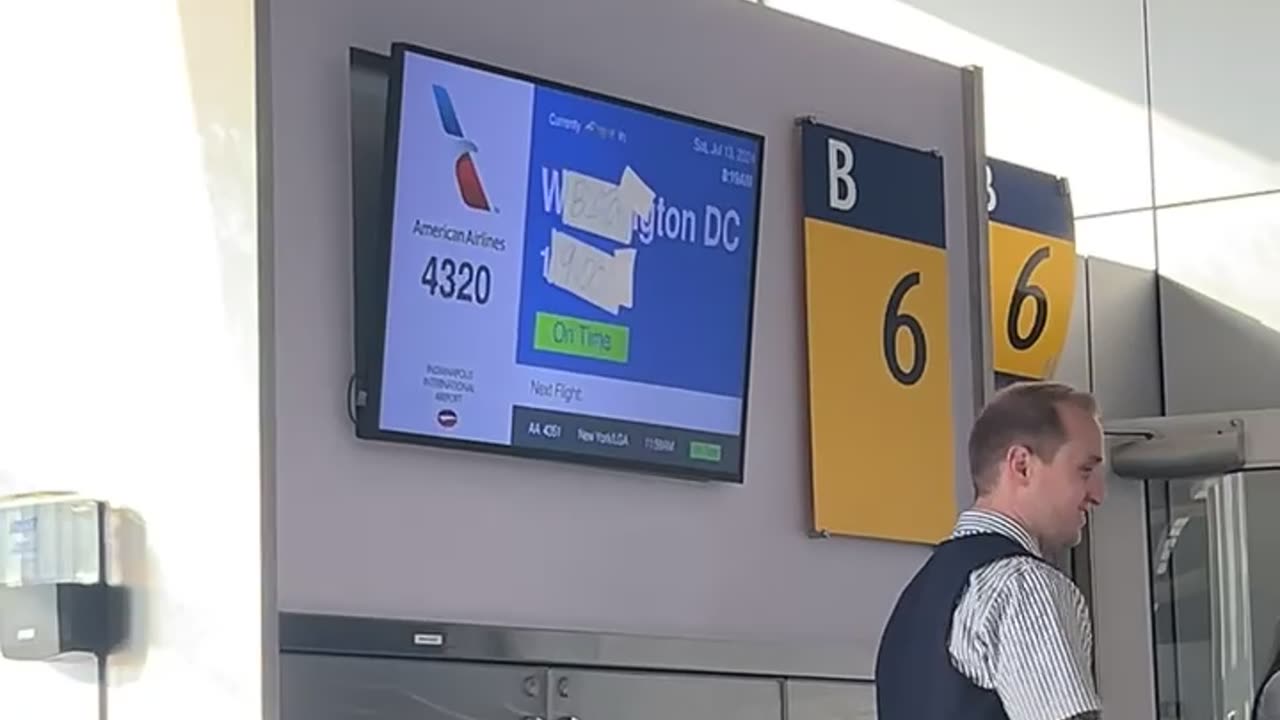 Gate Agent Tries To Correct Flight Information