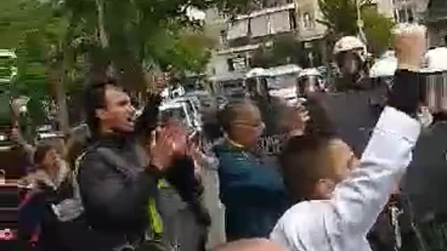 ΕΙΝΑΙ ΠΟΛΛΑ ΤΑ ΦΡΑΓΚΑ ΤΟΥ ΜΠΟΥΡΛΑ.