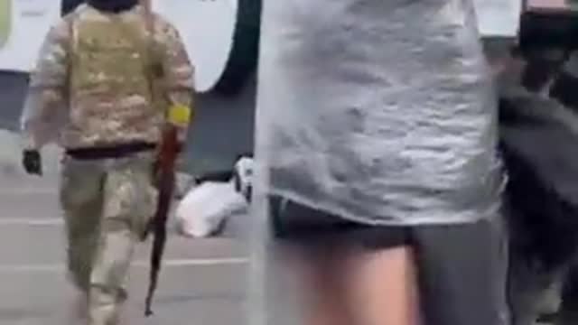 Dire que les occidentaux défendent des nazis....
