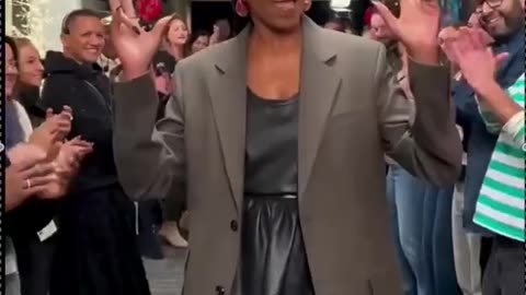 Michelle Obama dance at Jennifer Hudson's show yesterday, do you like it?