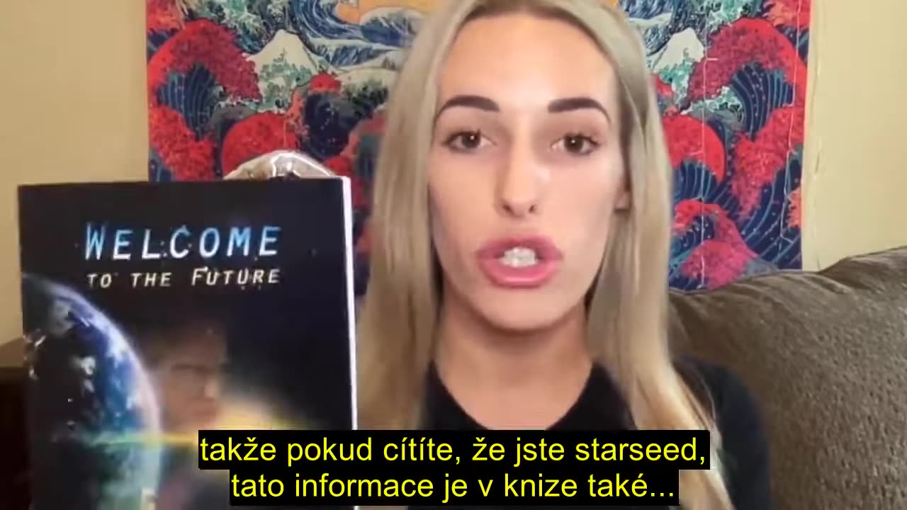 CZ titulky - Megan Rose a kniha Vítejte v budoucnosti!