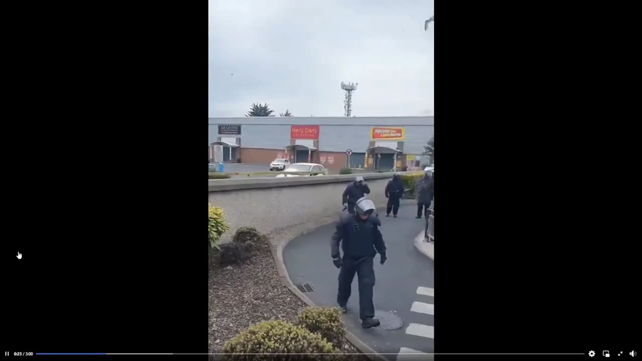 Philip Dwyer (citizen journalist) is arrested as he is reporting from Coolock 14-07-24