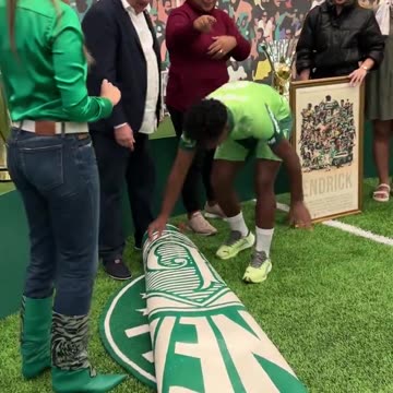 Endrick’s little brother was born of all the formality and wrapped himself up in a rug. 🤣🤣🤣