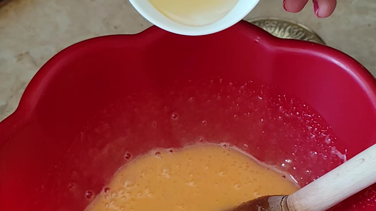 Adding oil to eggs with sugar