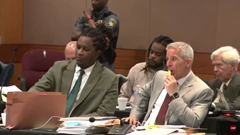 Young Thug Chilling in the courtroom !