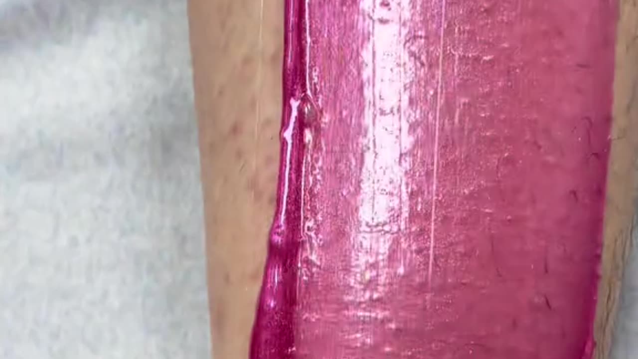 Leg Waxing Tutorial with Sexy Smooth Tickled Pink Hard Wax | By @strippedtweeze