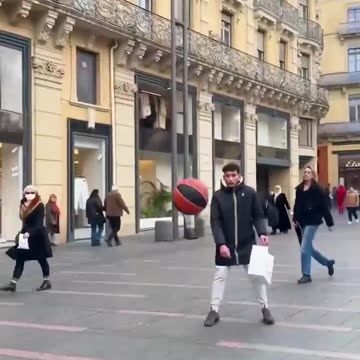 Rating Strangers Shots (craziest dunk ever) 🤯🏀