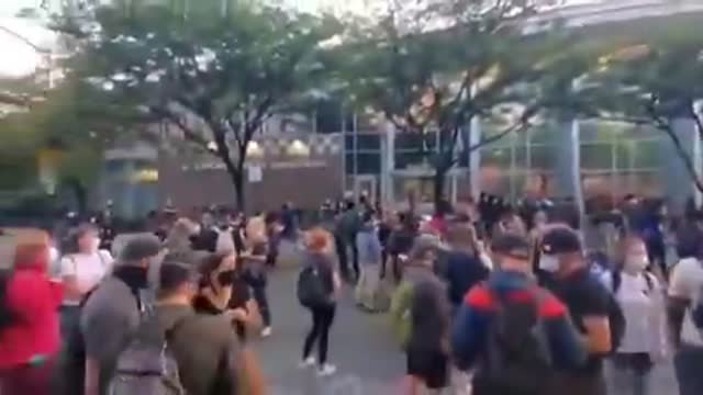 BLM & Antifa Riots 2020 - 2020-08-11-01-08-11-Chicago.mp4