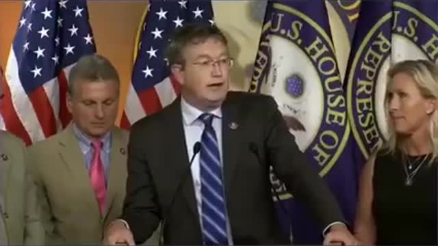 Thomas Massie republikánus képviselő természetes immunitással rendelkezőket nem kell oltani!