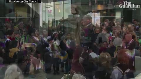 Emmeline Pankhurst statue unveiled in Manchester