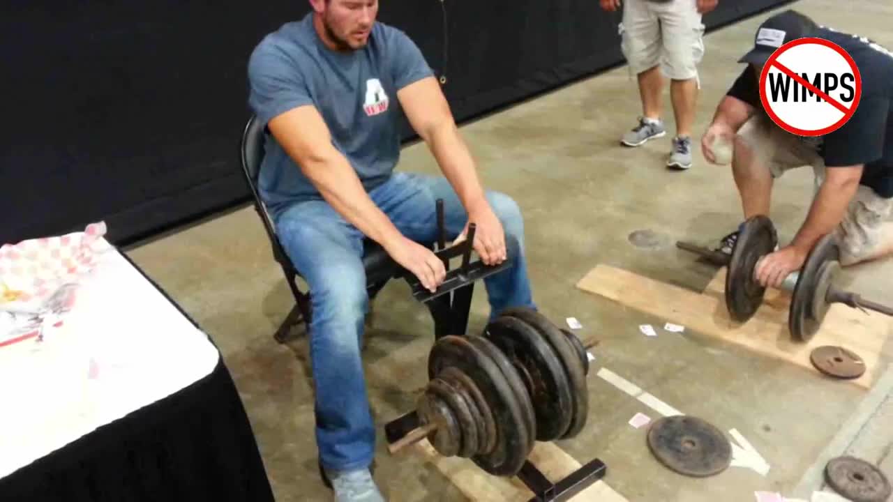 Darrin Shallman wins the pinch grip contest at the 2018 Michigan State Championship