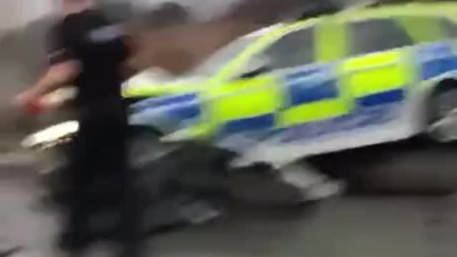 Mixes with the police after a police car accident