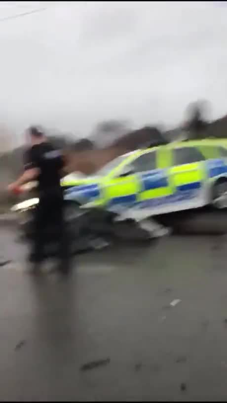 Mixes with the police after a police car accident