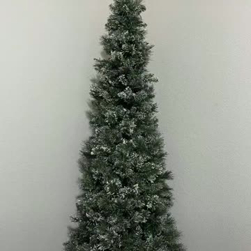 Decorating Your Christmas Tree on a Shoe String Budget