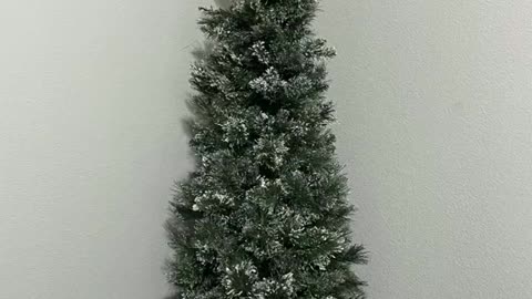 Decorating Your Christmas Tree on a Shoe String Budget