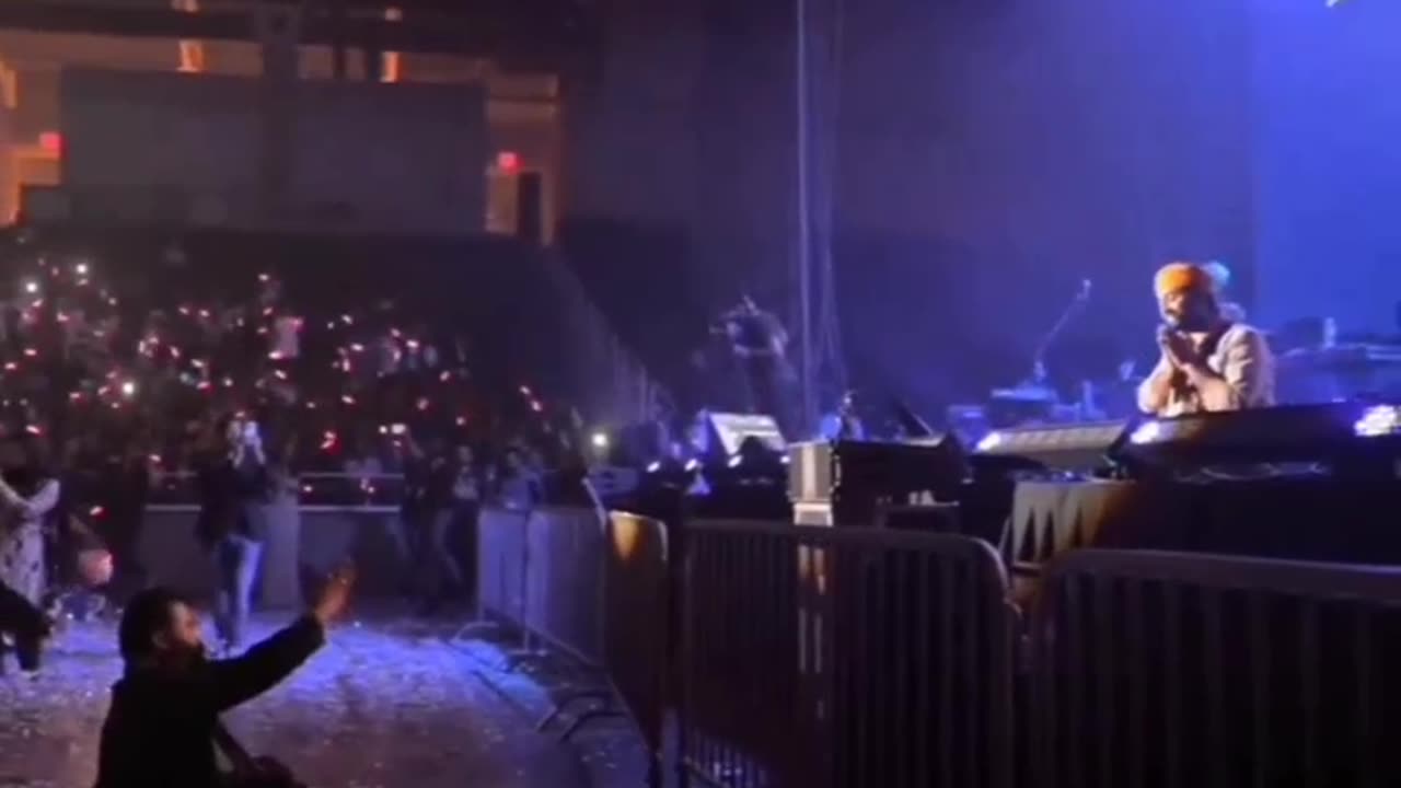 Arijit Singh Stage Performance...