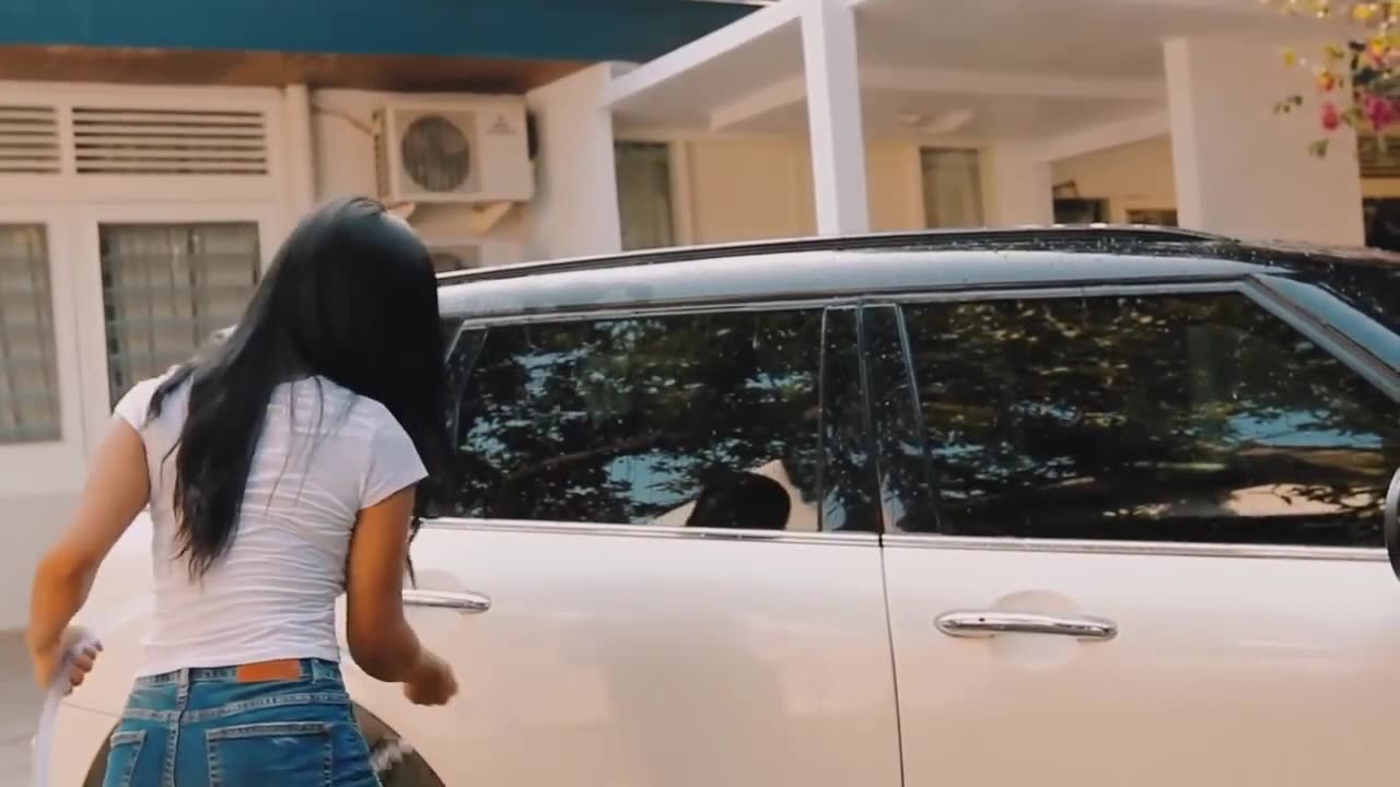 sexy Tania Ayu carwash