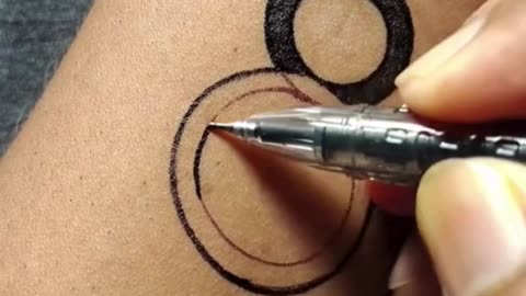 Hand Art that Looks Like Tattoos—Could This Artist Become a Top Designer? 🖐️🎨