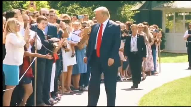 Trump “Caught ”Outside White House Meeting Fans!