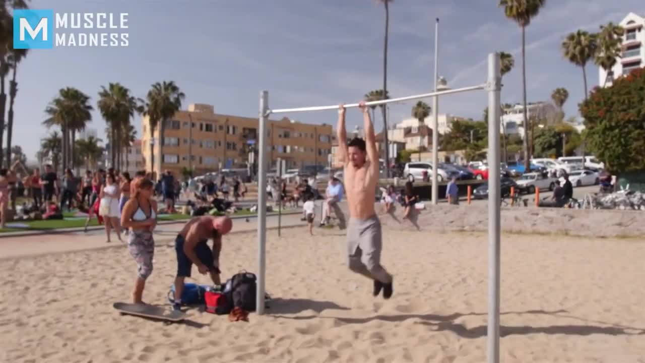 Bodybuilder - Old Man Street Workout