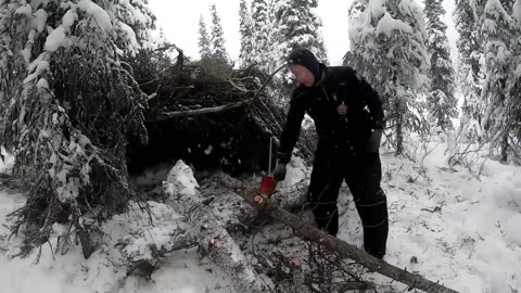 Survival Shelter CRAZY Warm! Winter Bushcraft Camping & Cooking