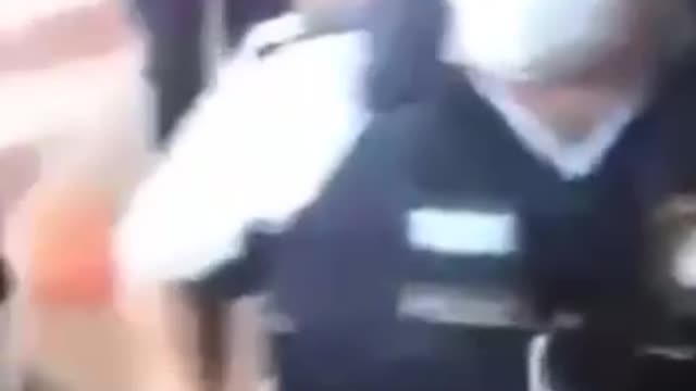 12yo Australian Girl Pepper Sprayed And Arrested For Not wearing A Mask