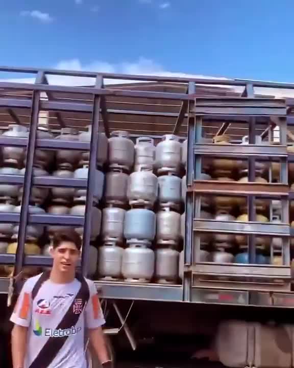 Perfectly place gas cylinders in the car