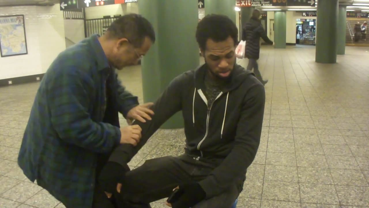 Luodong Massages Black Man In Subway Station