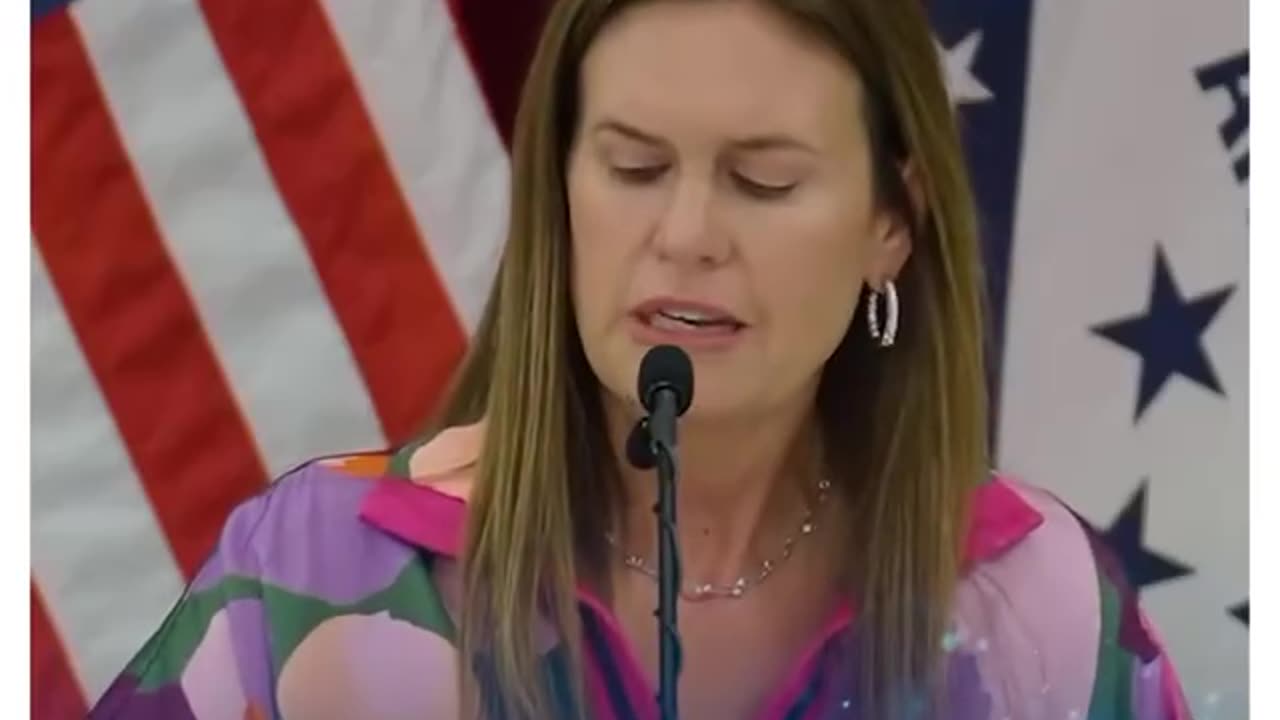 Gov. Sanders touts phone-free pilot program during Bentonville visit