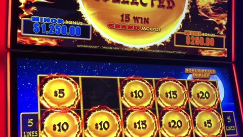 BALLS KEEP COMIN'!! #slots #casino #slotmachine #slotwin #jackpot #bonusfeature #casinogames #gamble