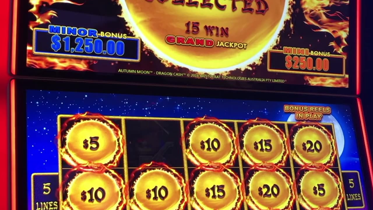 BALLS KEEP COMIN'!! #slots #casino #slotmachine #slotwin #jackpot #bonusfeature #casinogames #gamble