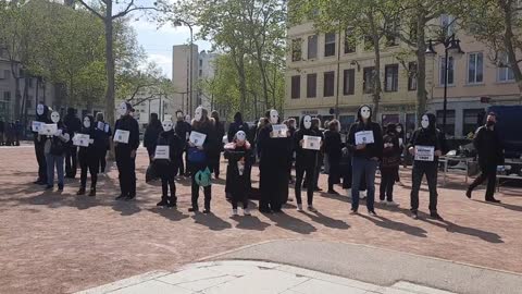 Les Masques Blancs Lyon ACTION Pancartes le 17 Avril 2021