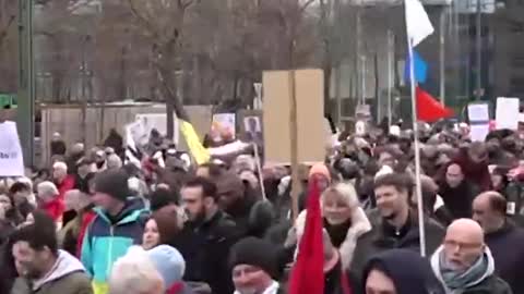 Thousands march in Brussels against COVID-19 measures