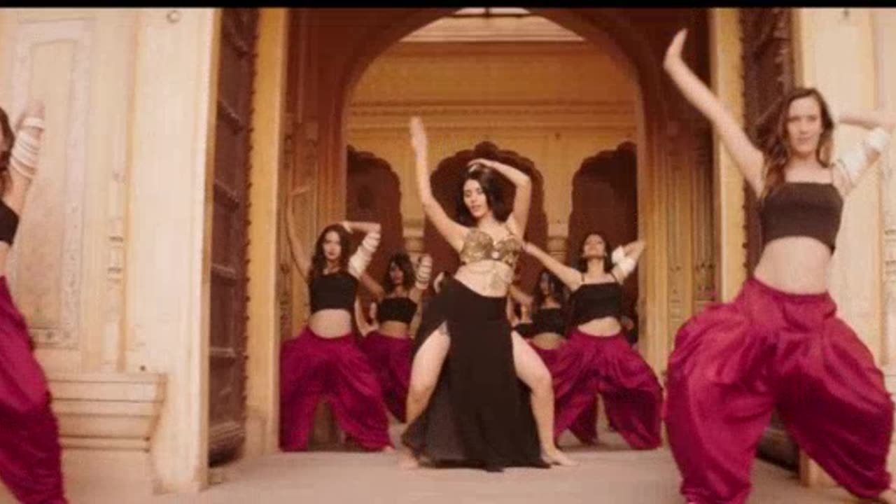 " Badshah & Warina Hussain's 'She Move It Like' - The Ultimate Bollywood Song You Can't Miss